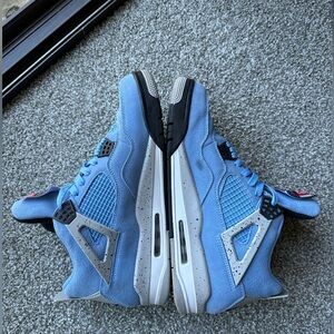 Jordan 4 UNC (fits like a 13)